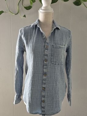 beachlunchlounge Light Blue Textured Button-Down Shirt